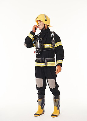 포토 JPG 스튜디오촬영 전신 응시 남자 실내 한명 서기 20대 성인 옆모습 한국인 소방관 119 무전 성인남자한명만 방호복 국내포토 1 시선 옷 뷰포인트 통신 모션 사람 동양인 청년 내부 구조원 소방 전화번호 남자한명만 성인남자만 파일형식
