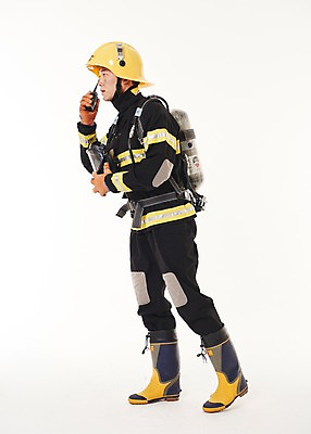포토 JPG 스튜디오촬영 전신 응시 남자 실내 한명 서기 20대 성인 옆모습 한국인 소방관 119 무전 출동 성인남자한명만 방호복 국내포토 1 시선 옷 뷰포인트 통신 모션 사람 동양인 청년 내부 구조원 소방 전화번호 남자한명만 성인남자만 파일형식
