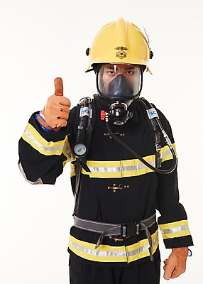 포토 JPG 스튜디오촬영 남자 실내 한명 서기 상반신 20대 성인 앞모습 한국인 엄지손가락 최고 소방관 119 성인남자한명만 방호복 국내포토 1 옷 뷰포인트 손가락 모션 사람 동양인 청년 내부 구조원 소방 전화번호 남자한명만 성인남자만 파일형식