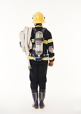 포토 JPG 스튜디오촬영 전신 남자 실내 한명 서기 들기 20대 성인 뒷모습 한국인 소방관 119 소방호스 성인남자한명만 방호복 국내포토 1 옷 뷰포인트 모션 사람 동양인 청년 내부 구조원 소방 호스 전화번호 남자한명만 성인남자만 파일형식