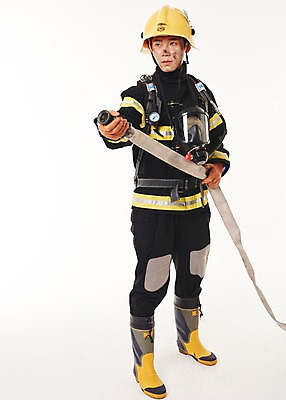 포토 JPG 스튜디오촬영 전신 남자 실내 한명 서기 20대 성인 앞모습 한국인 소방관 119 소방호스 화재진압 성인남자한명만 방호복 국내포토 1 옷 뷰포인트 모션 사람 동양인 청년 내부 구조원 소방 화재 호스 전화번호 진압 남자한명만 성인남자만 파일형식