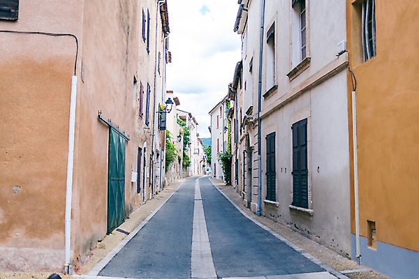 포토 JPG 주간 유럽 길 유럽풍경 풍경 사람없음 야외 건물 프랑스 골목길 프로방스 국내포토 자연요소 건축물 나라 파일형식