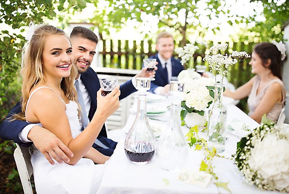 포토 JPG 주간 외국인 나무 백인 부부 커플 여자 남자 꽃 결혼 와인잔 탁자 결혼식 웃음 들기 앉기 여러명 상반신 20대 성인 야외 옆모습 아웃포커스 친구 와인 축하 건배 체코 성인만 국내포토 자연요소 서양인 식물 유럽 뷰포인트 가구 다수 컨셉 술잔 관계 모션 주류 촬영기법 표정 사람 인종 이벤트 청년 파일형식