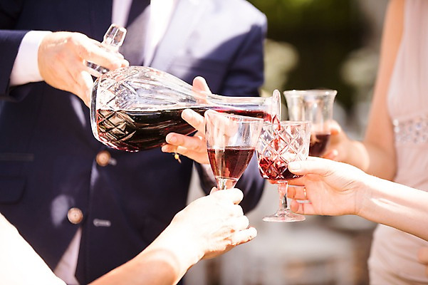 포토 JPG 주간 외국인 백인 손 커플 여자 남자 신부 신랑 결혼 와인잔 결혼식 서기 여러명 상반신 20대 성인 야외 아웃포커스 신체부위 친구 와인 체코 성인만 국내포토 자연요소 서양인 유럽 다수 술잔 관계 모션 주류 촬영기법 사람 인종 이벤트 청년 파일형식