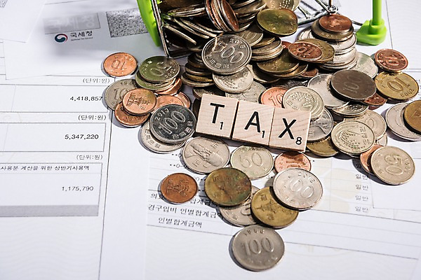 포토 JPG 스튜디오촬영 영어 실내 사람없음 금융 단어 동전 카트 문서 쏟아짐 세금 연말정산 국내포토 문자 돈 모션 내부 경제 파일형식