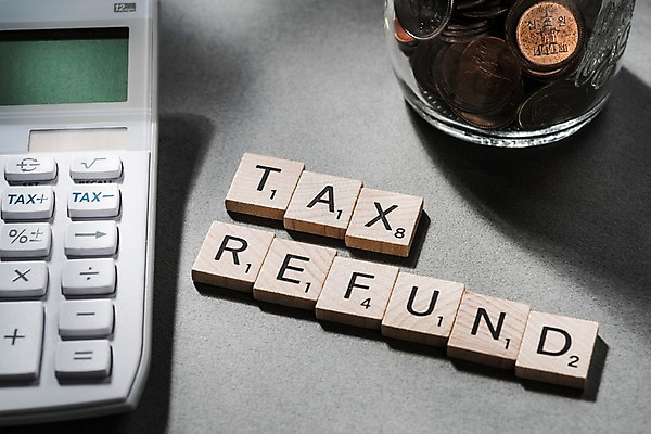 포토 JPG 스튜디오촬영 영어 유리병 실내 사람없음 금융 단어 동전 계산기 세금 연말정산 환급 국내포토 문자 돈 병_용기 문구용품 내부 경제 장비 파일형식