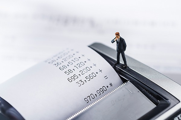 포토 JPG 스튜디오촬영 사람모양 실내 근접촬영 사람없음 아웃포커스 금융 모형 미니어처 비즈니스맨 영수증 세금 연말정산 국내포토 모양 남자 뷰포인트 비즈니스 촬영기법 내부 경제 직장인 파일형식