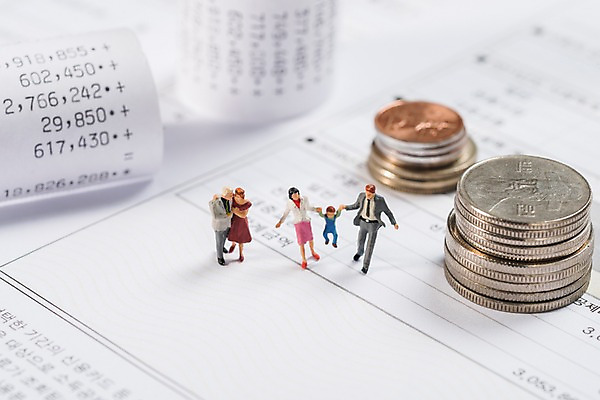 포토 JPG 스튜디오촬영 가족 사람모양 실내 사람없음 아웃포커스 금융 모형 동전 미니어처 문서 영수증 세금 연말정산 국내포토 모양 돈 관계 촬영기법 내부 경제 파일형식