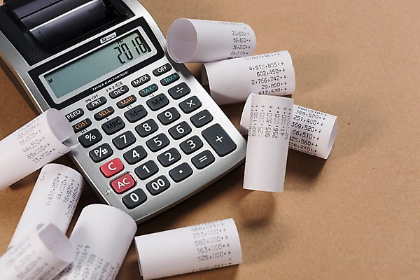 포토 JPG 스튜디오촬영 실내 사람없음 금융 숫자 계산기 영수증 2018년 세금 연말정산 국내포토 문자 문구용품 내부 경제 장비 연도 파일형식