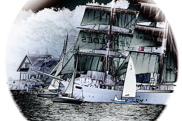 포토 JPG 해외이미지 바다 요트 항해 사람없음 물 항구 축제 쌍안경 망원경 보트 군중 돛 예술가 범선 발트해 필터 많음 수평선 해외202004 해외포토 자연요소 컨셉 배_교통 교통시설 북유럽 사람 파일형식 이미지허브