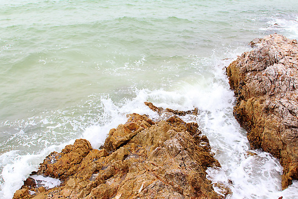 포토 JPG 해외이미지 구름 스포츠 파도 바다 여행 패턴 모션 자연 하늘 바람 날씨 산 풍경 사람없음 물 여름 파란색 빛 태양 검은색 힘 거품 바위 흰색 만 서핑 떨어짐 큼 싱글 소금 분무기 암초 폭풍 단절 압력 수평선 해외202004 해외포토 자연요소 계절 컬러 컨셉 무늬 돌_바위 수상스포츠 크기 생태계 파일형식 이미지허브