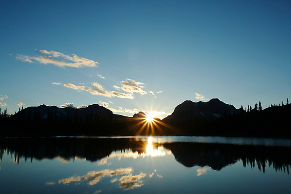 포토 JPG 해외이미지 구름 호수 하늘 산 사람없음 파란색 태양 반사 평화 일몰 저녁 로키산맥 해외202004 해외포토 자연요소 컬러 컨셉 노을 야간 파일형식 이미지허브