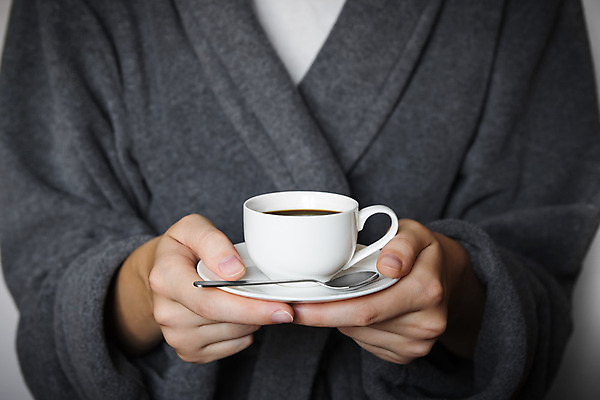 포토 JPG 해외이미지 라이프스타일 음료 다이어트 아침 휴가 주택 따뜻함 관리 사람없음 컵 빛 가운 목욕가운 아침식사 속도 부드러움 블랙커피 힙스터 안락 해외202004 해외포토 주간 식기 옷 패션 커피 컨셉 건강 건물 생활 식사 감각 파일형식 이미지허브