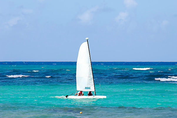 포토 JPG 해외이미지 구름 스포츠 파도 바다 여행 요트 자연 하늘 바람 휴가 항해 사람 취미 사람없음 야외 물 여름 파란색 컬러풀 자유 흰색 보트 이국적 해외202004 해외포토 자연요소 계절 컬러 컨셉 배_교통 날씨 생태계 파일형식 이미지허브