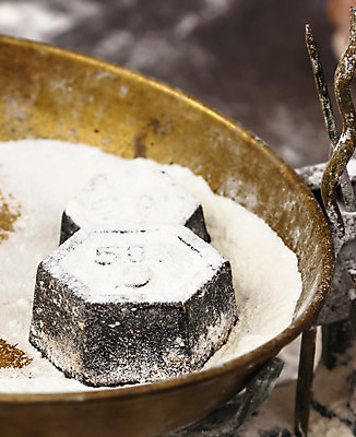 포토 JPG 해외이미지 전통 백그라운드 컨셉 사람없음 금속 검은색 기계 수확 골동품 흰색 역사 몸무게 묘사 측정 눈금 밀가루 내추럴 옛날 제빵사 철강 해외202004 해외포토 직업 컬러 농업 재질 가루 파일형식 이미지허브