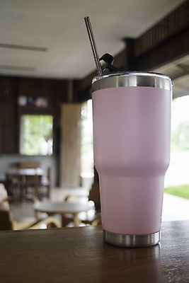 포토 JPG 해외이미지 그릇 음료 음식 여행 컨셉 태국 탁자 실내 손잡이 사람없음 컵 물 빛 사무실 환경 금속 얼음 장비 머그컵 액체 캔 보호 컨테이너 카페테리아 밀짚 철강 해외202004 해외포토 자연요소 식기 산업 아시아 가구 비즈니스 재질 내부 짚 파일형식 이미지허브