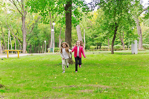 포토 JPG 해외이미지 백인 라이프스타일 여학생 여자 유럽 어린이 스포츠 포즈 2 놀이 휴식 야외 두명 달리기 운동 흰색 9 8 6 언니 7 해외202004 해외포토 서양인 학생 나라 컬러 컨셉 가족 모션 건강 사람 생활 숫자 자매 파일형식 이미지허브