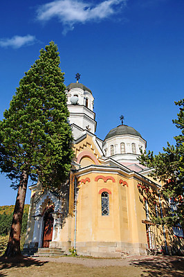 포토 JPG 해외이미지 나무 구름 전통 유럽 기독교 종교 문화 벽 십자가 건축양식 하늘 사람없음 파란색 성당 교회 평화 믿음 탑 자유 골동품 바위 기도 예수 역사 성자 작음 신성 옛날 해외202004 해외포토 자연요소 식물 건축물 건축 감정 나라 컬러 컨셉 종교건축 건물 돌_바위 신_종교 크기 파일형식 이미지허브