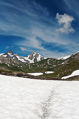 포토 JPG 해외이미지 유럽 길 스포츠 여행 자연 하늘 산 파노라마 풍경 사람없음 야외 세로 초록색 여름 파란색 계곡 얼음 이탈리아 하이킹 추위 바위 흰색 정상 언덕 빙하 알프스 암초 절정 해외202004 해외포토 자연요소 계절 나라 컬러 레저 촬영기법 돌_바위 생태계 파일형식 이미지허브