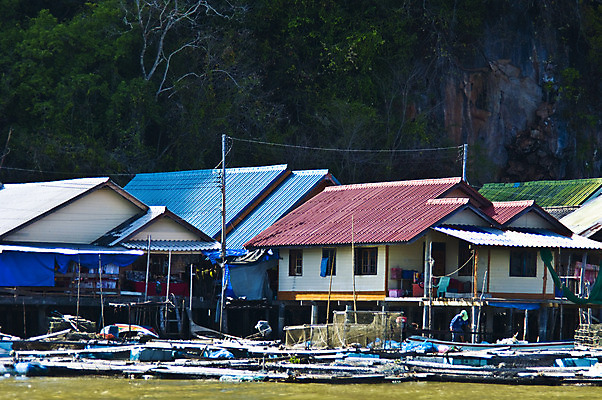 포토 JPG 해외이미지 구름 공원 아시아 바다 섬 태국 자연 하늘 낚시 주택 협상 풍경 사람없음 물 반사 마을 시골 만 이슬람교 남쪽 안다만 전국 해외202004 해외포토 자연요소 공공시설 나라 종교 비즈니스 레저 건물 방향 생태계 파일형식 이미지허브