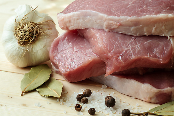 포토 JPG 해외이미지 음식 조각 백그라운드 재료 부분 양파 마늘 육류 돼지고기 스테이크 요리 사람없음 목재 주방 저녁식사 신선 자르기 준비 날것 소금 생식 해외202004 해외포토 나무 채소 식재료 모션 서양음식 식사 파일형식 이미지허브