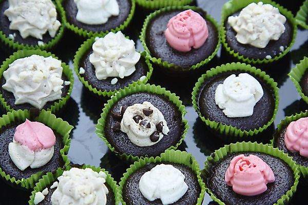 포토 JPG 해외이미지 종이 포장 쟁반 사탕 사람없음 장식 초콜릿 발표 크림 질감 뷔페 페스츄리 해외202004 해외포토 빵 디저트 파일형식 이미지허브