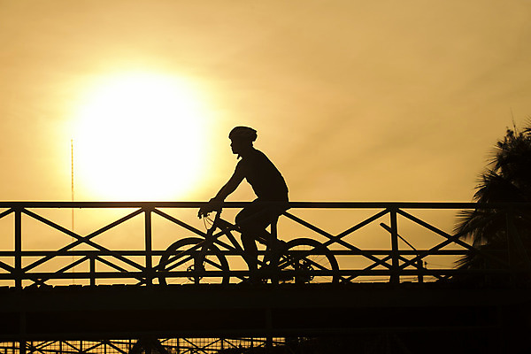 포토 JPG 해외이미지 라이프스타일 여자 실루엣 스포츠 여행 백그라운드 밭 자연 하늘 휴가 산 건강 사람 성인 사람없음 야외 여름 운동 태양 일출 자전거 일몰 봄 새벽 가을 바퀴 승차 야간 헬멧 연습 속도 순환 주말 바이킹 해외202004 해외포토 자연요소 계절 농업 모션 촬영기법 생활 노을 바이크 보호장비 생태계 파일형식 이미지허브