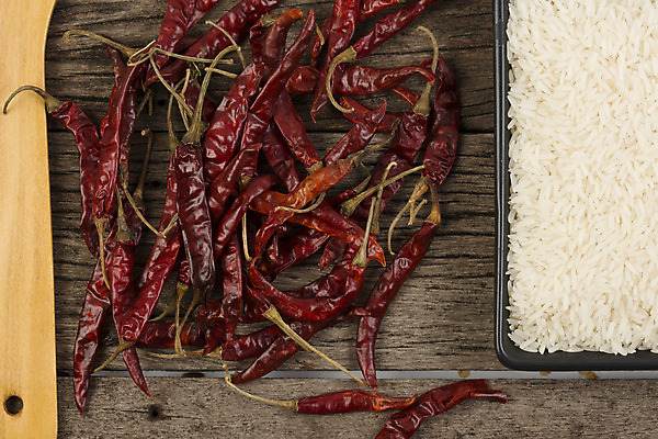 포토 JPG 해외이미지 음식 재료 건조 실내 사람없음 펼침 뜨거움 맛 흰배경 매움 날것 갈기 해외202004 해외포토 백그라운드 컨셉 모션 내부 흰색 파일형식 이미지허브