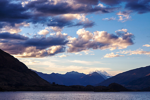 포토 JPG 해외이미지 구름 공원 호수 여행 자연 하늘 새로움 산 풍경 사람없음 가로 물 여름 파란색 컬러풀 갈색 맑음 흰색 신선 저녁 언덕 뉴질랜드 내추럴 구성 해외202004 해외포토 자연요소 계절 공공시설 컬러 컨셉 날씨 오세아니아 야간 생태계 파일형식 이미지허브