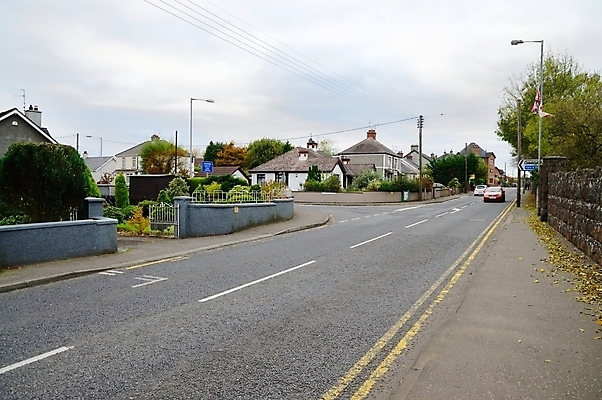 포토 JPG 해외이미지 전통 영어 외관 도로 건축양식 모션 자동차 하늘 영국 잉글랜드 거리 주택 사람없음 건물 정원 도시 재산 교차로 아일랜드 타운 이웃 개발 과속 교외 해외202004 해외포토 문자 건축물 건축 유럽 길 육상교통 교통시설 금융 파일형식 이미지허브