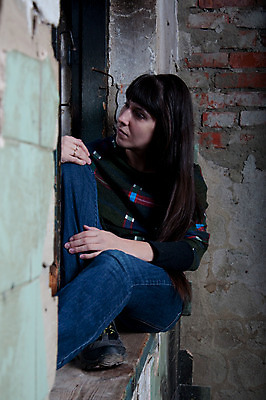 포토 JPG 해외이미지 백인 모델 1 응시 드레스 옷 여자 행복 포즈 신체 장난 휴가 휴식 갈색머리 건강 한명 사람 성인 유행 산책 기쁨 달콤 내추럴 러시아인 스타일 해외202004 해외포토 서양인 헤어스타일 시선 감정 컨셉 맛 파일형식 이미지허브