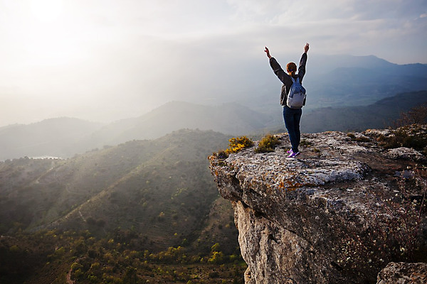 포토 JPG 해외이미지 백인 1 라이프스타일 여자 행복 무기 여행 배낭 자연 휴가 산 한명 서기 사람 풍경 야외 여행객 계곡 봄 트래킹 기쁨 하이킹 자유 탐험 바위 관찰 오픈 스페인 정상 오르기 리프팅 무료 백패커 하이커 혼자 해외202004 해외포토 서양인 계절 감정 유럽 컨셉 가방 모션 레저 생활 돌_바위 생태계 파일형식 이미지허브