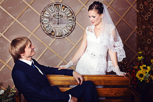 포토 JPG 해외이미지 손 커플 드레스 여자 남자 꽃 행복 시계 결혼 2 벤치 남편 휴가 함께함 사랑 사람 정장 이벤트 두명 목재 빛 수확 흰색 시골 축하 아내 가운 고급 우아함 손목시계 어깨 복고 부드러움 빨간머리 수목 파스텔톤 힙스터 세련 해외202004 해외포토 나무 식물 헤어스타일 옷 패션 감정 컬러 컨셉 농업 의자 재료 장신구 관계 신체부위 감각 파일형식 이미지허브