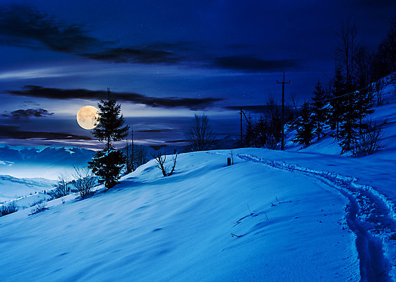 포토 JPG 해외이미지 겨울 농업 조명 산 풍경 사람없음 빛 어둠 추위 보름달 달 야간 오솔길 해군 해외202004 해외포토 자연요소 계절 산업 길 군대 파일형식 이미지허브
