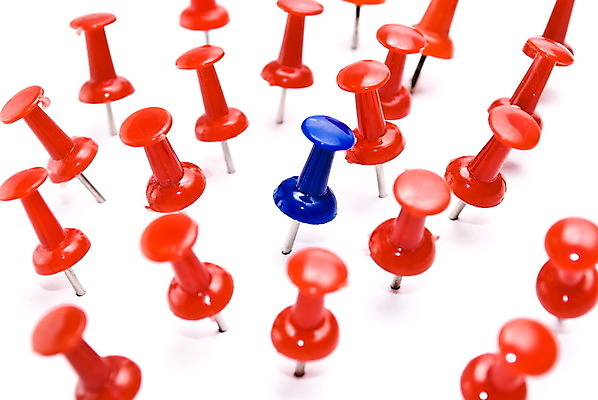 포토 JPG 해외이미지 컨셉 비즈니스 서기 사람없음 빨간색 세로 파란색 사무실 그룹 선택 압정 큼 방향 슛 조언 특별함 해외202004 해외포토 컬러 모션 사무용품 크기 파일형식 이미지허브