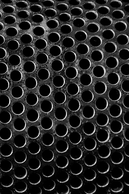 포토 JPG 해외이미지 산업 백그라운드 추상 흑백 사람없음 금속 검은색 어둠 흰색 원형 구멍 철강 해외202004 해외포토 도형 컬러 무늬 재질 촬영기법 파일형식 이미지허브