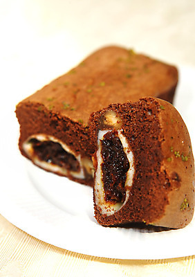 포토 JPG 해외이미지 접시 커피 빵 디저트 사람없음 갈색 케이크 상점 식당 초콜릿 견과류 달콤 맛 자두 건포도 해외202004 해외포토 식기 음료 음식 컬러 컨셉 과일 포도 건과일 파일형식 이미지허브