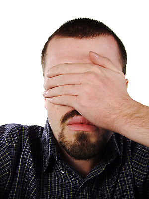 포토 JPG 해외이미지 백인 학생 손 응시 옷 남자 감정 얼굴 셔츠 수염 손바닥 한명 사람 성인 일상 파란색 청춘 어둠 놀람 덮개 흰색 표현 예측 비밀 콧수염 해외202004 해외포토 서양인 1 시선 컬러 컨셉 상의 표정 라이프 신체부위 뚜껑 파일형식 이미지허브