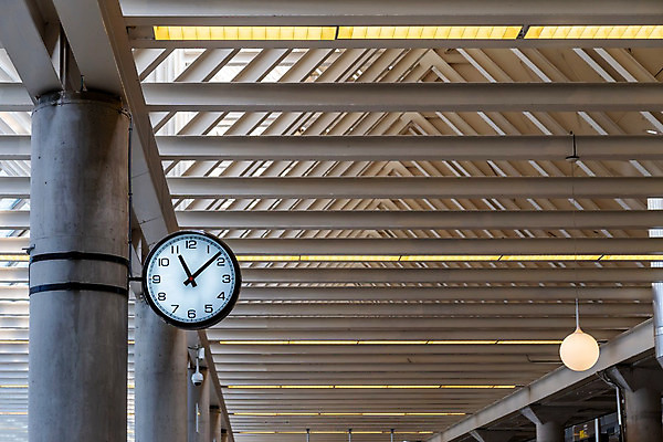 포토 JPG 해외이미지 디자인 시계 여행 백그라운드 컨셉 건축양식 교통시설 지붕 거리 사람없음 야외 숫자 우주 금속 시간 원형 기다림 클래식 전철 역 공항 도착 심볼 손목시계 속도 출발 천장 지하 일반 단상 분 철강 터미널 해외202004 해외포토 도형 문자 건축 육상교통 교통 장신구 모션 재질 대중교통 시설 파일형식 이미지허브