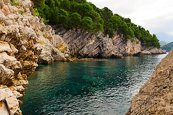 포토 JPG 해외이미지 나무 외관 유럽 바다 섬 여행 백그라운드 자연 하늘 휴가 산 풍경 사람없음 야외 건물 물 여름 파란색 태양 여행객 맑음 바위 만 지중해 휴양지 장면 타운 몬테네그로 발칸반도 부드바 옛날 해외202004 해외포토 자연요소 식물 건축물 계절 나라 컬러 날씨 사람 장소 돌_바위 도시 생태계 파일형식 이미지허브