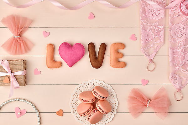 포토 JPG 해외이미지 옷 분홍색 장갑 백그라운드 목걸이 장신구 결혼식 디저트 선물 사랑 사람없음 세트 상자 장미 침묵 고급 우아함 달콤 보석 준비 머리위 마카롱 프랑스어 바닐라 특별함 스타일 파리(프랑스) 해외202004 해외포토 문자 잡화 꽃 감정 음식 컬러 결혼 컨셉 소리 맛 광석 파일형식 이미지허브