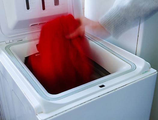 포토 JPG 해외이미지 손 셔츠 사람없음 빨간색 기계 화물 가을 흰색 직물 업무 씻기 빨래 속도 주부 블러 해외202004 해외포토 계절 컬러 상의 가사 신체부위 청결 운송업 작업 파일형식 이미지허브