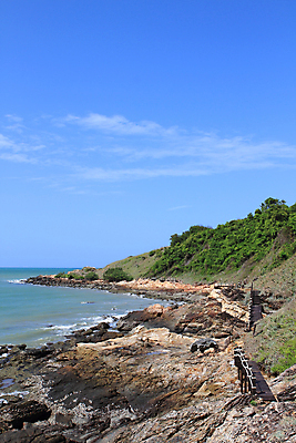 포토 JPG 해외이미지 구름 모래 파도 바다 섬 여행 백그라운드 태국 자연 하늘 표면 풍경 사람없음 야외 초록색 물 여름 파란색 햇빛 태양 조약돌 바위 만 투명 서핑 가장자리 장면 석호 이국적 수평선 해외202004 해외포토 자연요소 계절 아시아 컬러 돌_바위 수상스포츠 둘레 생태계 파일형식 이미지허브