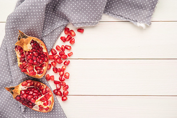 포토 JPG 해외이미지 접시 음식 조각 백그라운드 농업 다이어트 과일 부분 자연 탁자 디저트 건강 씨앗 사람없음 목재 빨간색 초록색 식사 주스 흰색 신선 오픈 그룹 닫기 달콤 맛 자르기 먹기 가득함 유기농 날것 석류 내추럴 숙성 채식주의자 해외202004 해외포토 나무 식물 식기 웰빙 산업 음료 컬러 가구 컨셉 재료 모션 생태계 채식 파일형식 이미지허브