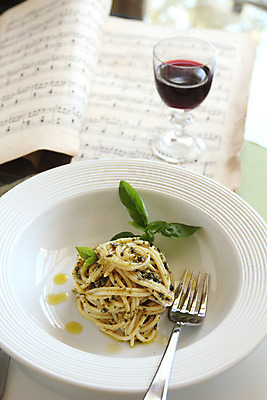 포토 JPG 해외이미지 접시 음식 포크 파스타 건강 스파게티 요리 사람없음 숟가락 식사 저녁식사 이탈리아 신선 사발 맛 레드와인 허브 냅킨 성분 내추럴 점심식사 영양분 채식주의자 해외202004 해외포토 식물 식기 유럽 컨셉 서양음식 수저 와인 사기그릇 채식 파일형식 이미지허브
