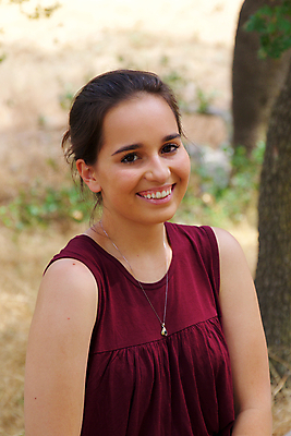 포토 JPG 해외이미지 나무 백인 공원 여자 행복 얼굴 어린이 학교 자연 한명 사람 성인 야외 10대 초록색 맑음 흰색 해외202004 해외포토 서양인 식물 1 공공시설 교육 감정 컬러 청소년 날씨 신체부위 생태계 파일형식 이미지허브