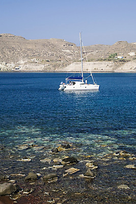 포토 JPG 해외이미지 바다 섬 여행 자연 하늘 휴가 휴식 풍경 사람없음 야외 물 여름 파란색 관광지 태양 흰색 뜨거움 투명 지중해 그리스 화산 암초 타운 산토리니 이국적 해외202004 해외포토 자연요소 계절 유럽 컬러 컨셉 산 도시 생태계 파일형식 이미지허브