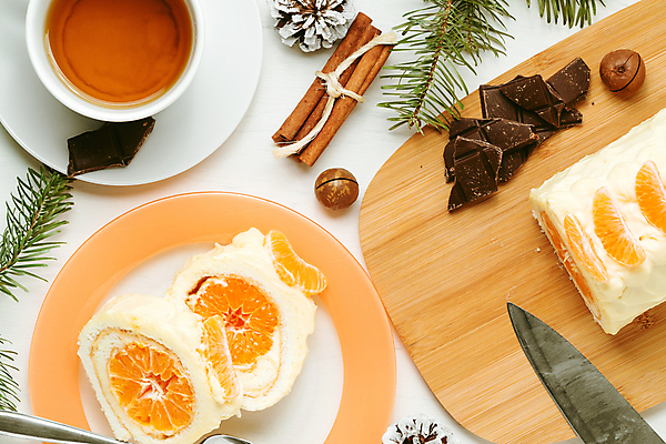 포토 JPG 해외이미지 단면 디저트 귤 실내 사람없음 하이앵글 롤케이크 해외202004 해외포토 음식 뷰포인트 과일 내부 케이크 파일형식 이미지허브