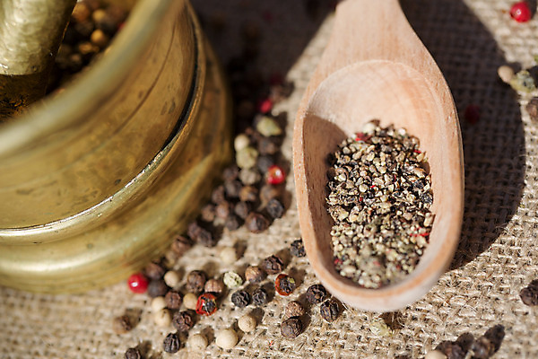 포토 JPG 해외이미지 전통 음식 주택 그림자 사람없음 목재 빨간색 빛 컬러풀 갈색 주방 숟가락 맑음 검은색 양념 황금 닫기 오브젝트 에코 유기농 매움 캔버스 후추 성분 밀가루반죽 내추럴 아마 이국적 조감도 해외202004 해외포토 나무 웰빙 꽃 컬러 재료 모션 날씨 수저 건물 환경 맛 향신료 반죽 파일형식 이미지허브