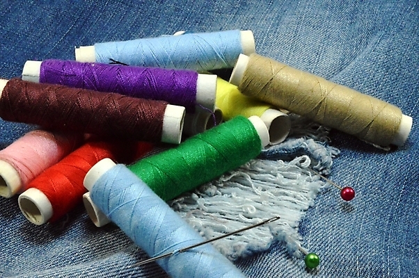 포토 JPG 해외이미지 디자인 백그라운드 사람없음 장식 빨간색 초록색 파란색 노란색 유행 흰색 실 오브젝트 자수 고립 해외202004 해외포토 컬러 파일형식 이미지허브